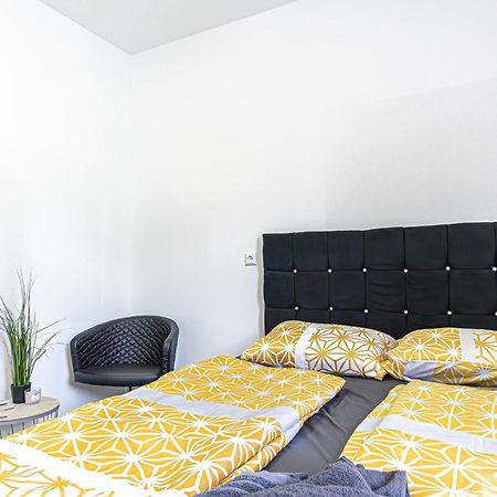 Near Schoenbrunn - Economy Rooms In Shared Apartment At Meidling Train Station Vienna Exterior photo
