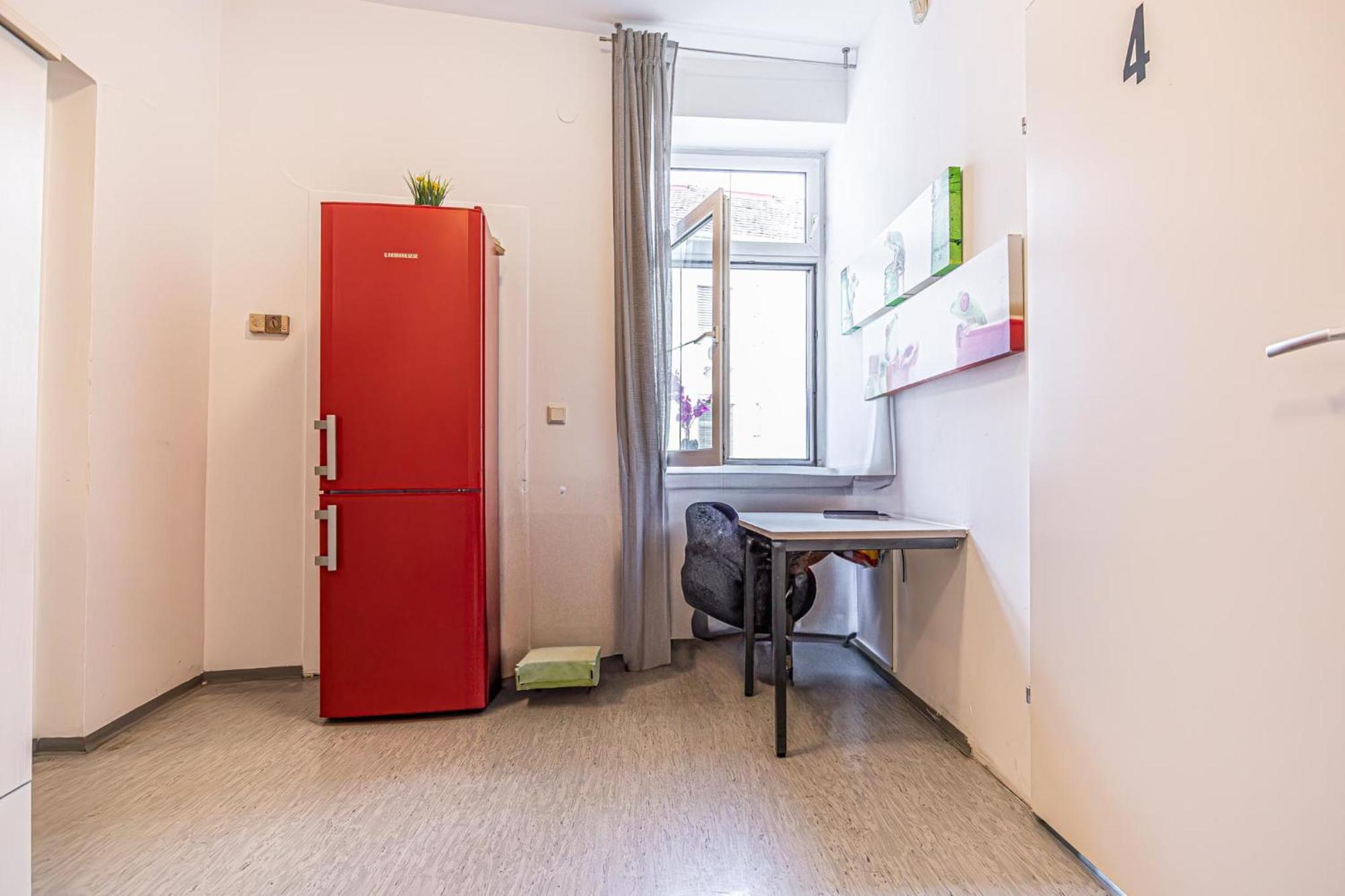 Near Schoenbrunn - Economy Rooms In Shared Apartment At Meidling Train Station Vienna Exterior photo