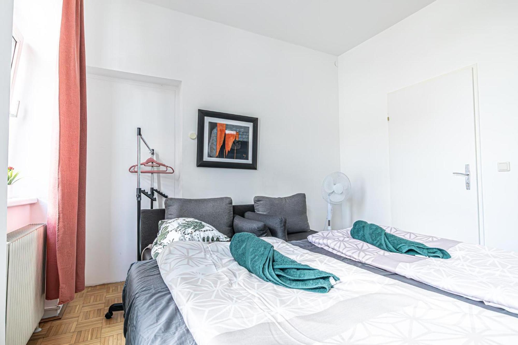 Near Schoenbrunn - Economy Rooms In Shared Apartment At Meidling Train Station Vienna Exterior photo